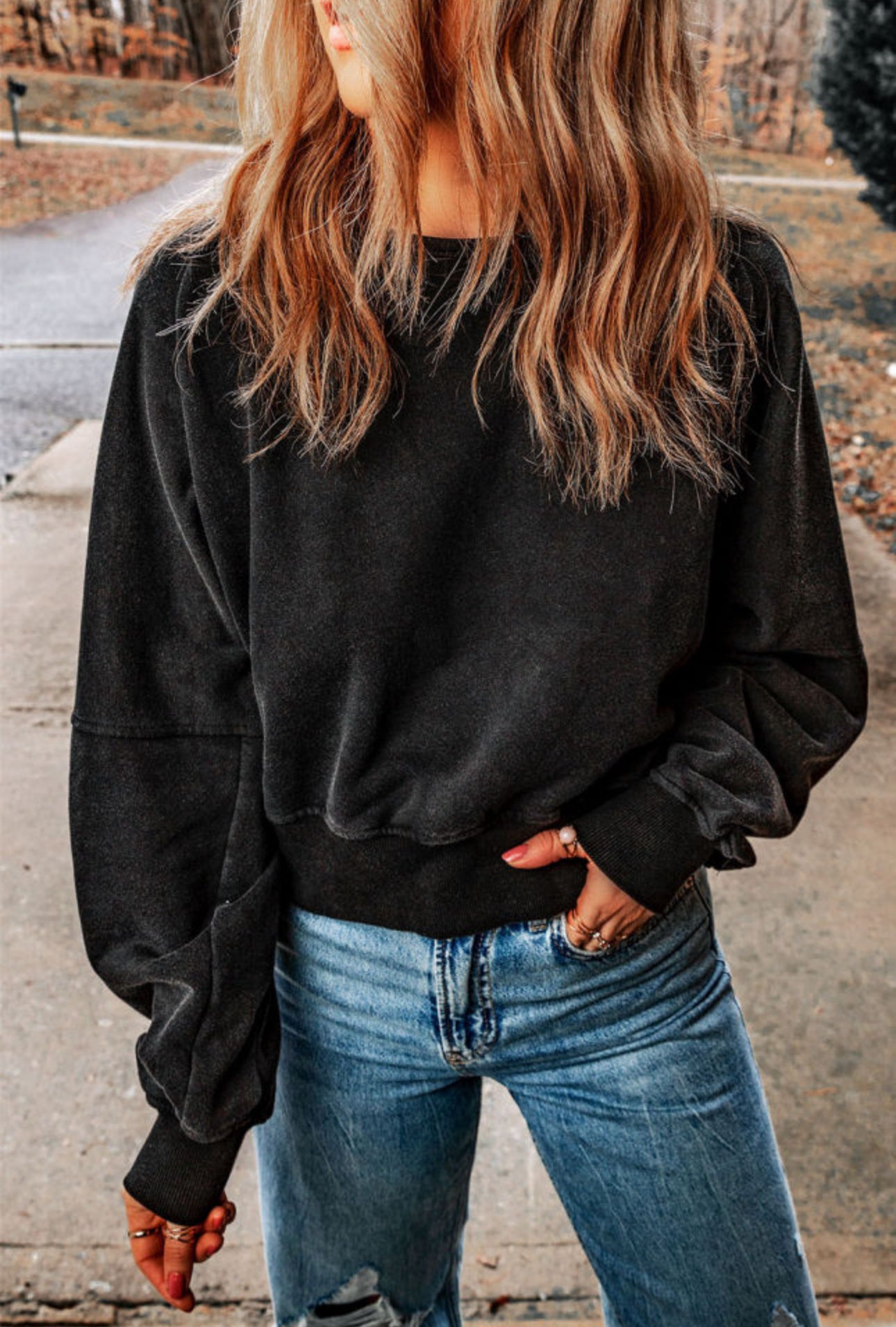 Backless cropped sweatshirt