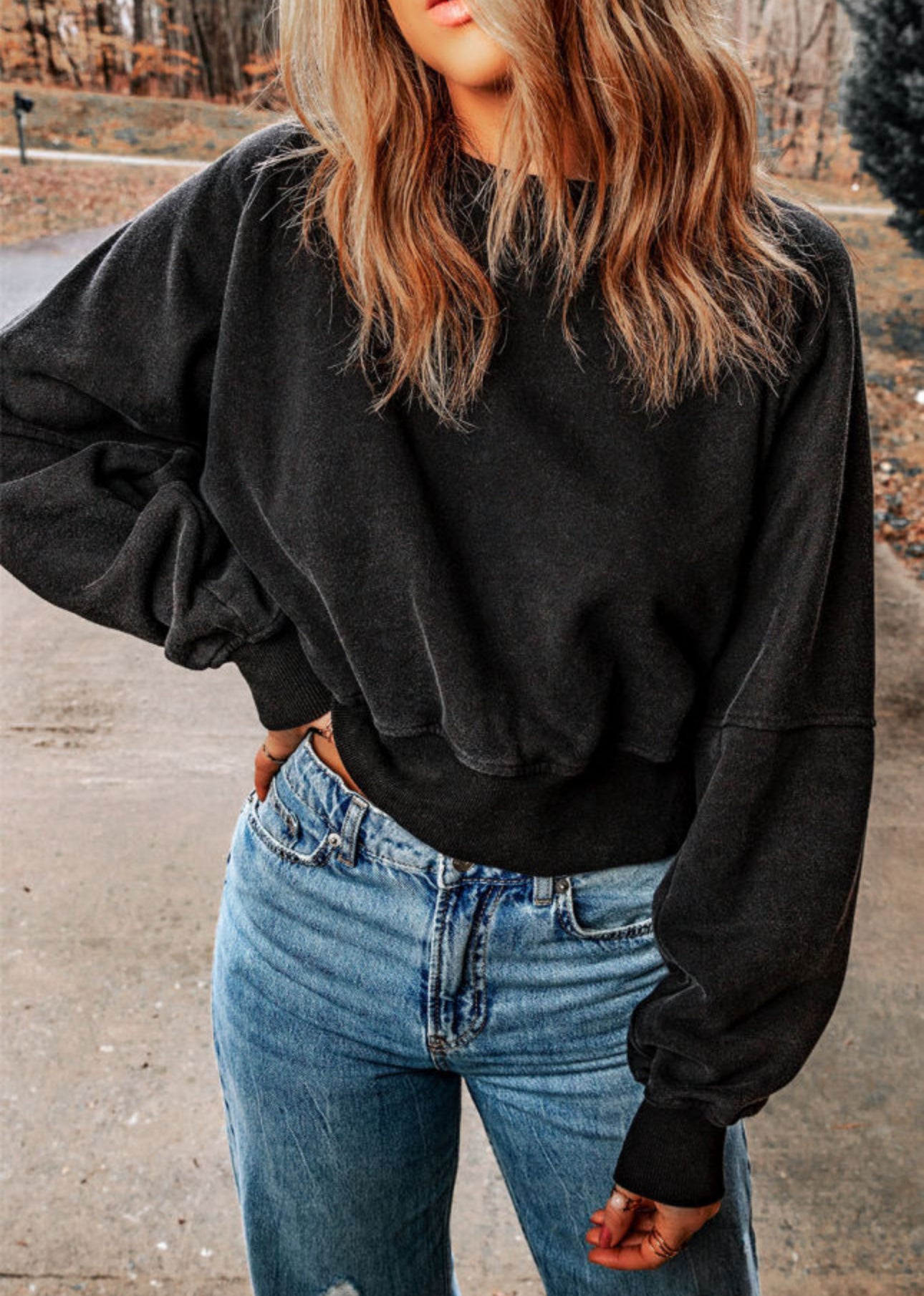 Backless cropped sweatshirt