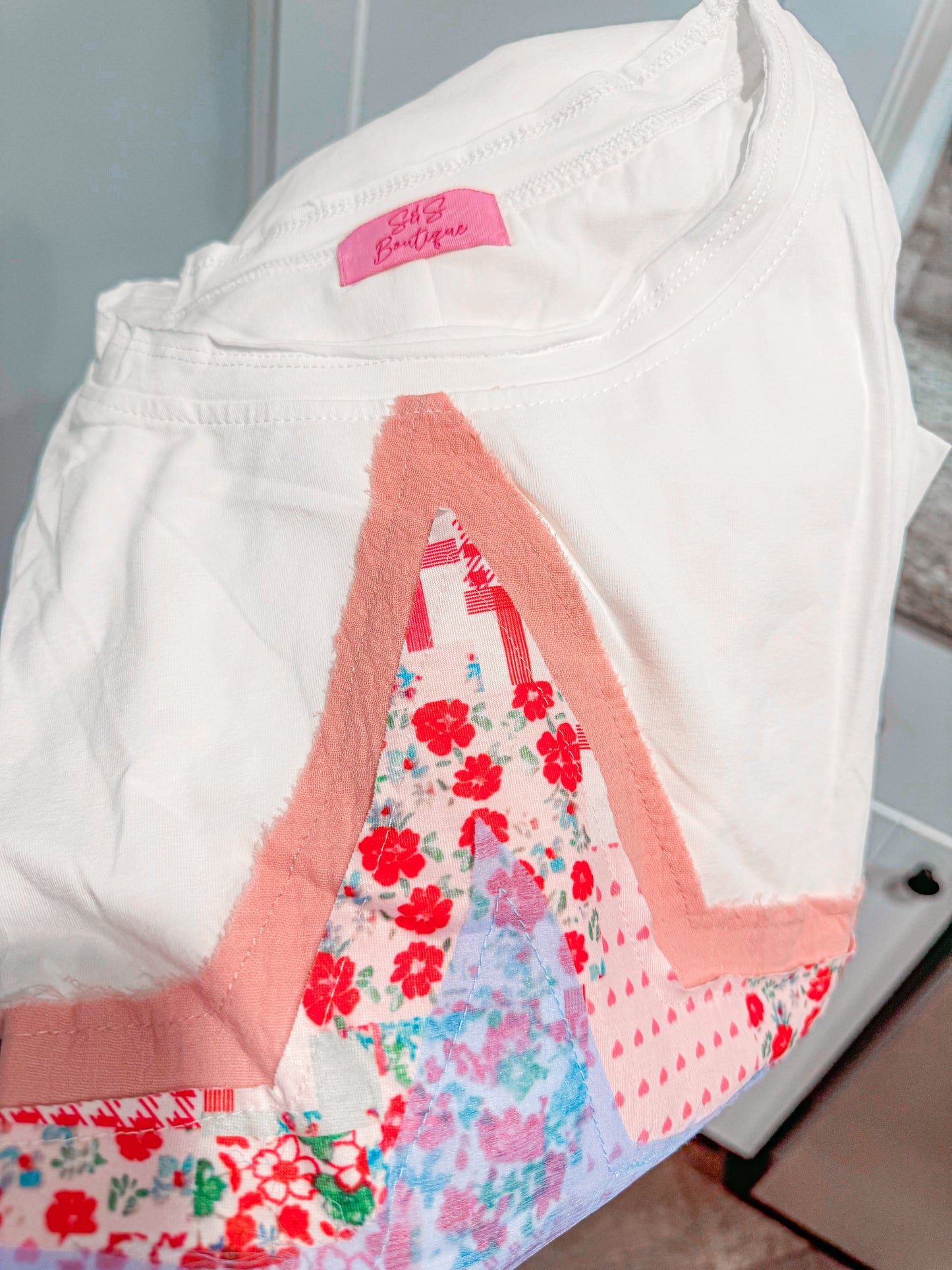 White applique star tee